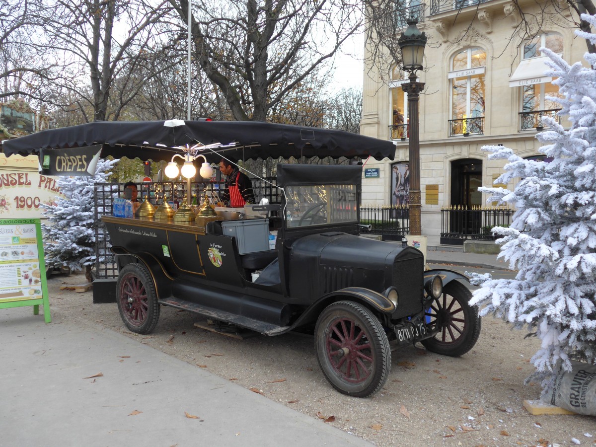 (167'008) - Ford - 8711 DJ 75 - am 16. November 2015 in Paris, Champs-Elyses