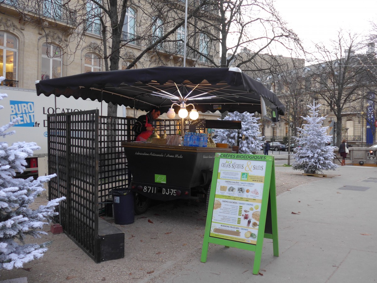 (167'009) - Ford - 8711 DJ 75 - am 16. November 2015 in Paris, Champs-Elyses