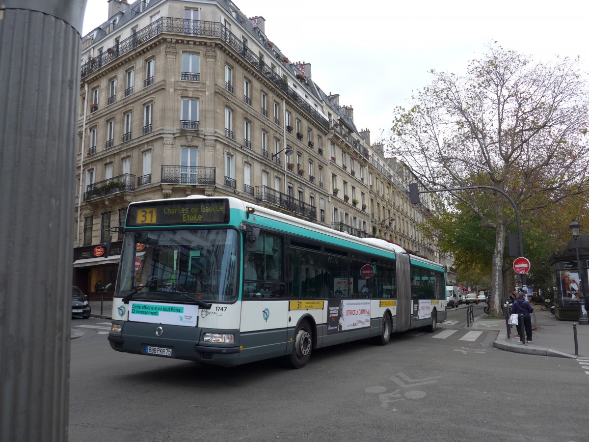 (167'109) - RATP Paris - Nr. 1747/888 PKR 75 - Irisbus am 17. November 2015 in Paris, Pigalle