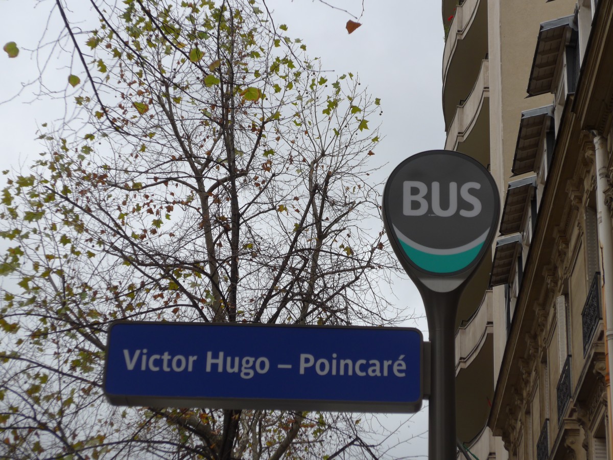 (167'155) - Bus-Haltestelle - Paris, Victor Hugo - Poincar - am 17. November 2015