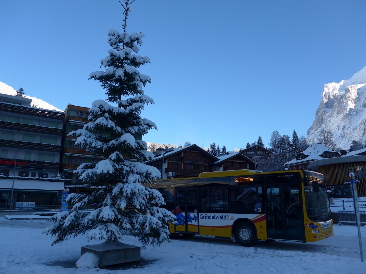 (167'467) - AVG Grindelwald - Nr. 23/BE 70'397 - MAN am 23. November 2015 beim Bahnhof Grindelwald