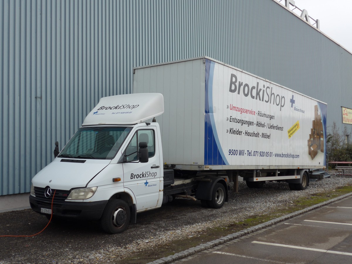 (167'505) - BrockiShop, Wil - SG 378'651 - Mercedes am 25. November 2015 in Wil, BrockiShop