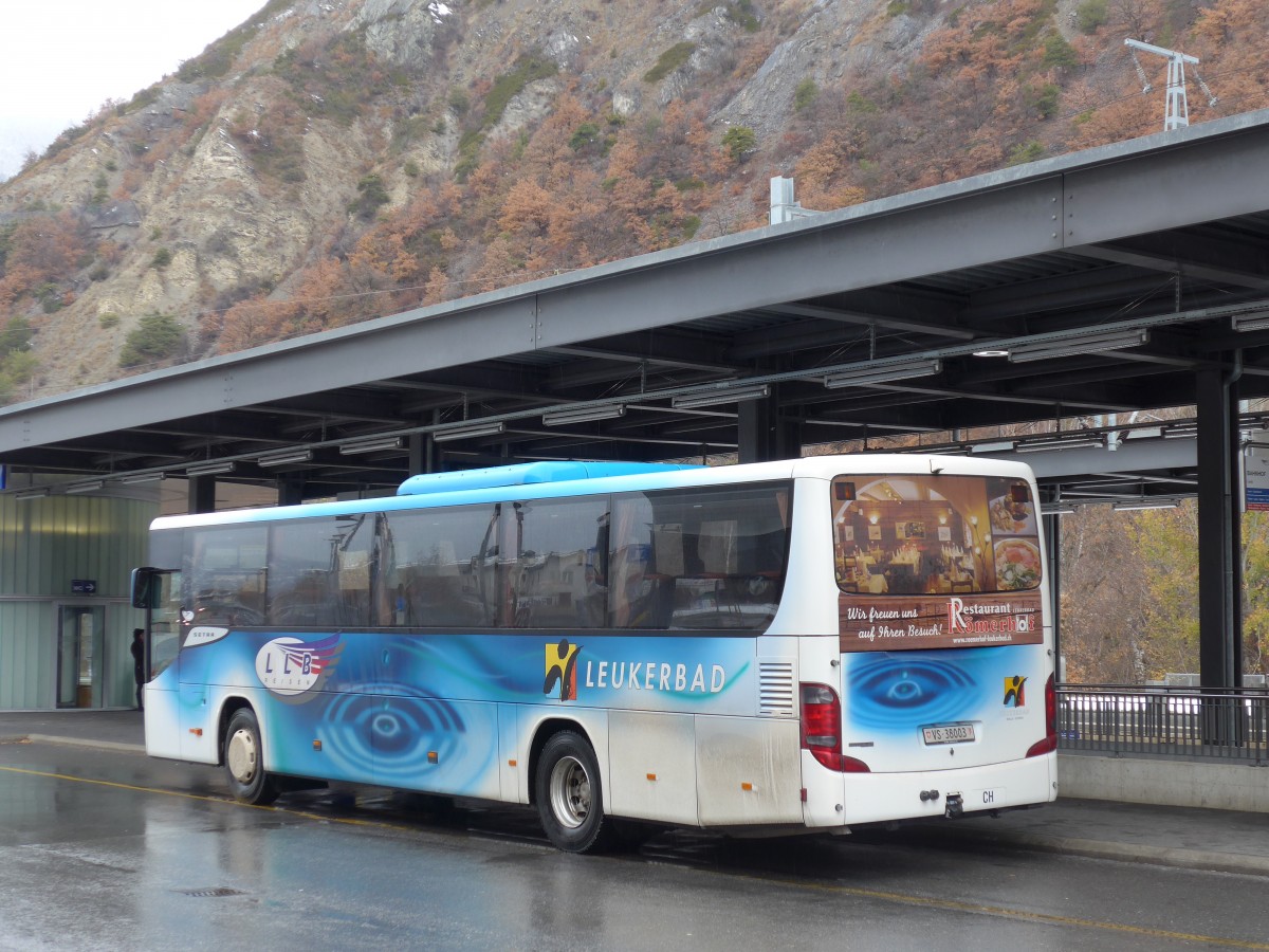 (167'583) - LLB Susten - Nr. 3/VS 38'003 - Setra am 29. November 2015 beim Bahnhof Leuk