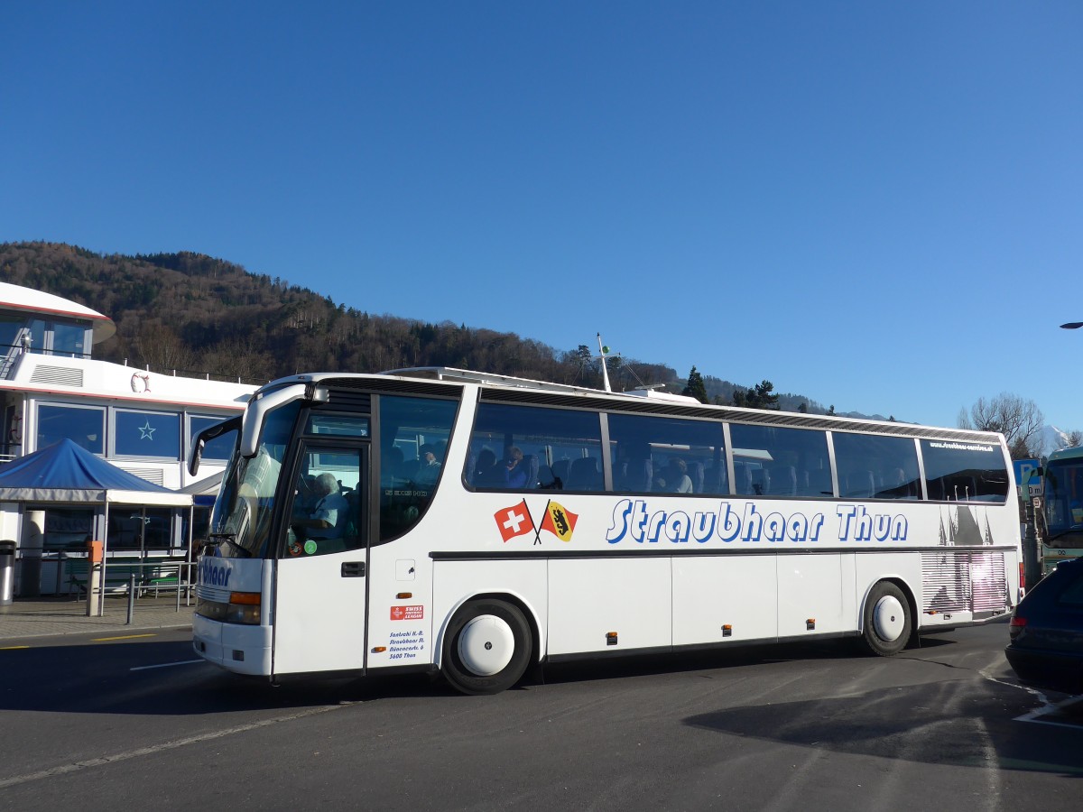 (167'595) - Straubhaar, Thun - Nr. 2/BE 555'977 - Setra am 3. Dezember 2015 beim Bahnhof Thun