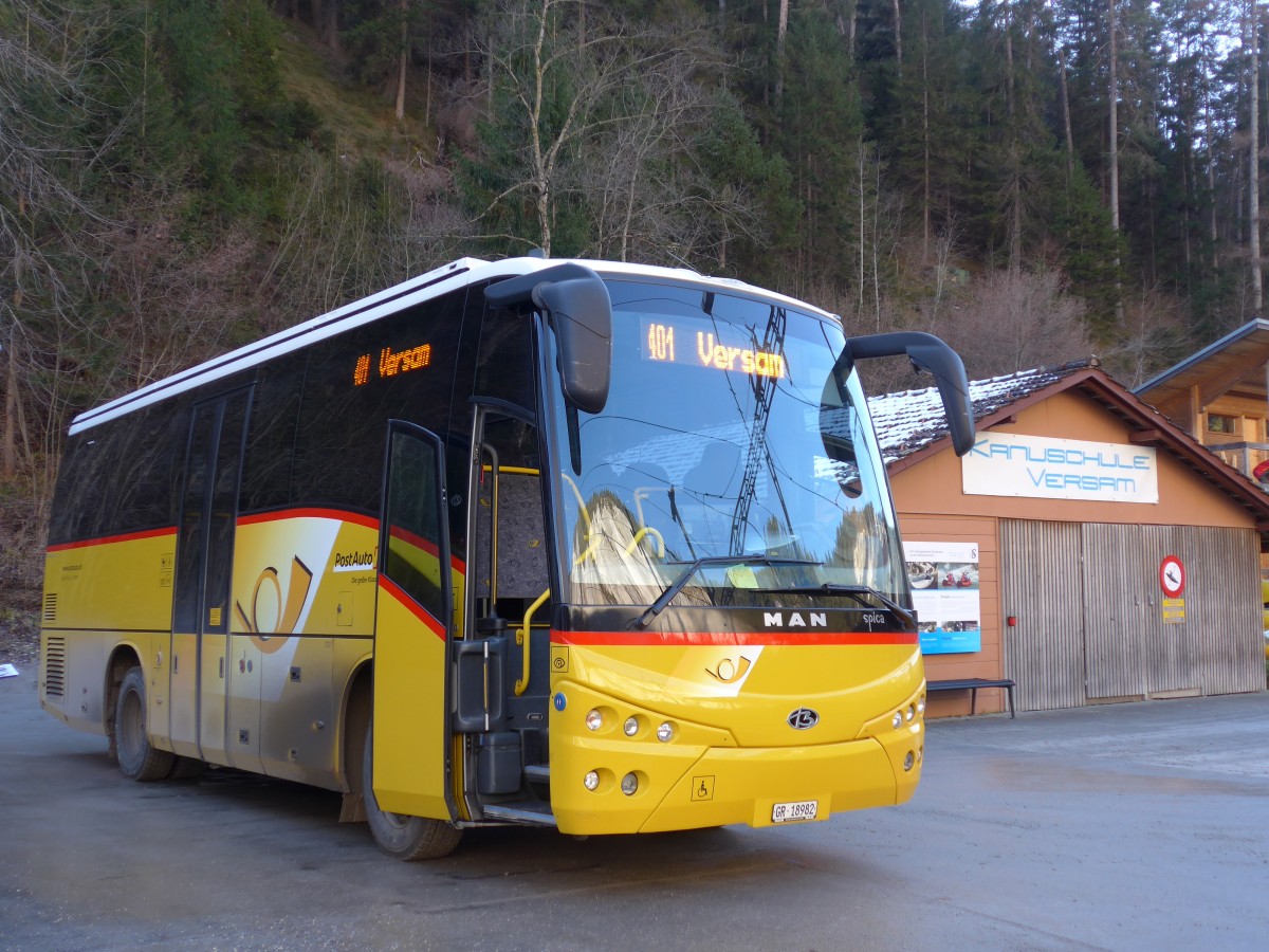 (167'661) - Buchli, Versam - GR 18'982 - MAN/Beulas am 5. Dezember 2015 beim Bahnhof Versam-Safien