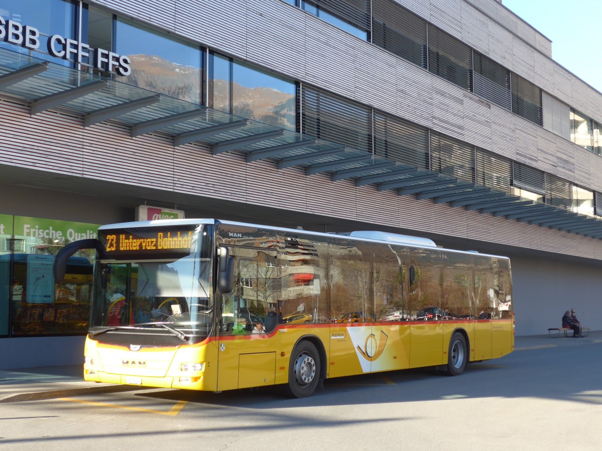 (168'013) - Dnser, Trimmis - GR 95'435 - MAN am 26. Dezember 2015 beim Bahnhof Landquart