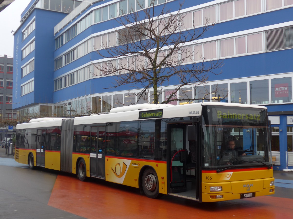 (168'169) - PostAuto Zrich - Nr. 165/ZH 781'200 - MAN am 1. Januar 2016 beim Bahnhof Horgen