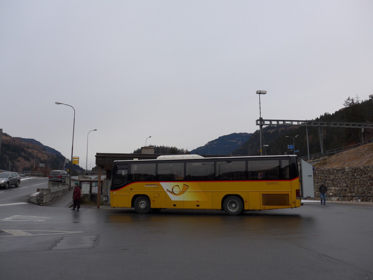 (168'230) - Demarmels, Salouf - GR 48'803 - Volvo am 2. Januar 2016 beim Bahnhof Tiefencastel