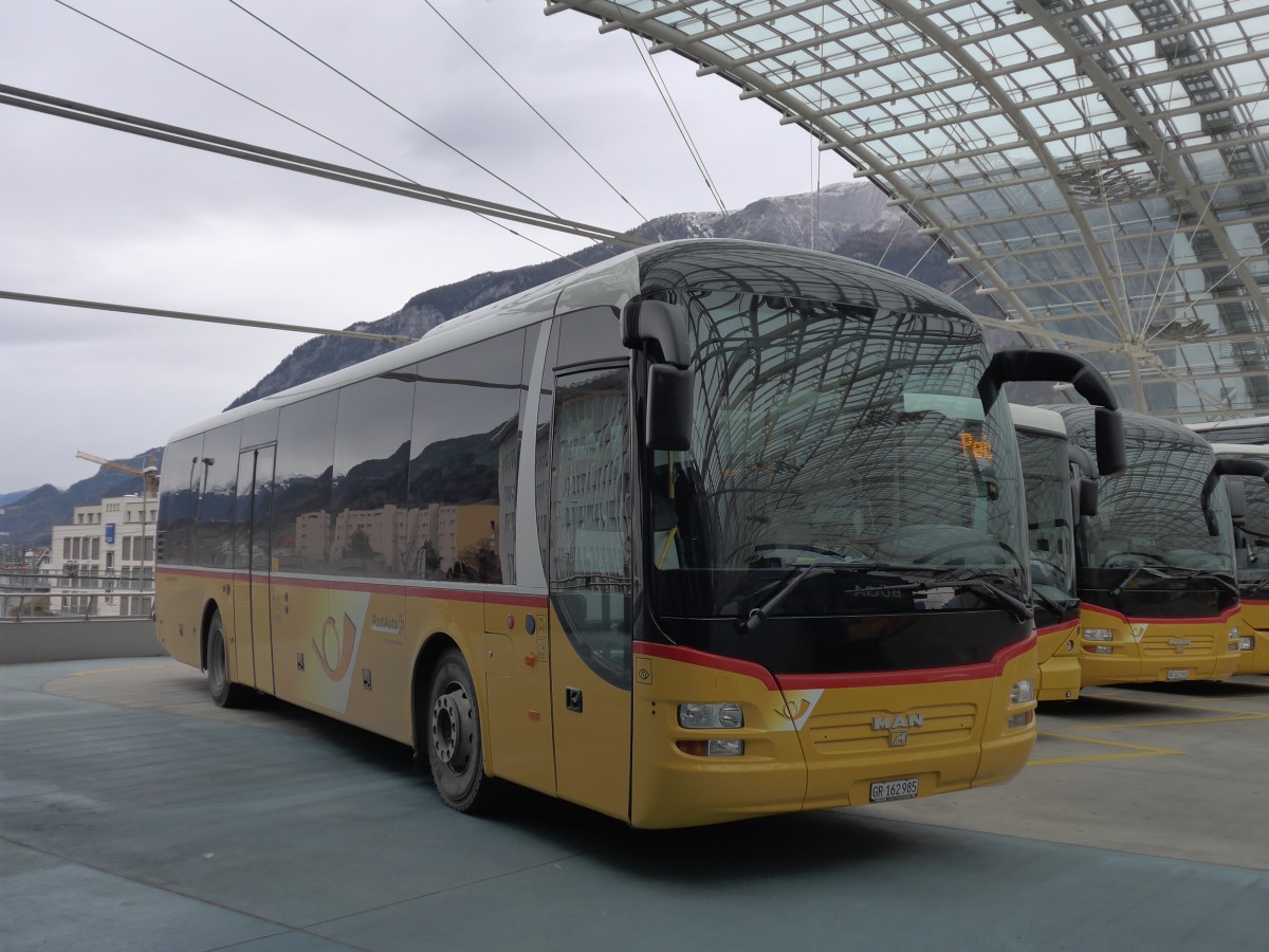 (168'294) - PostAuto Graubnden - GR 162'985 - MAN am 2. Januar 2016 in Chur, Postautostation