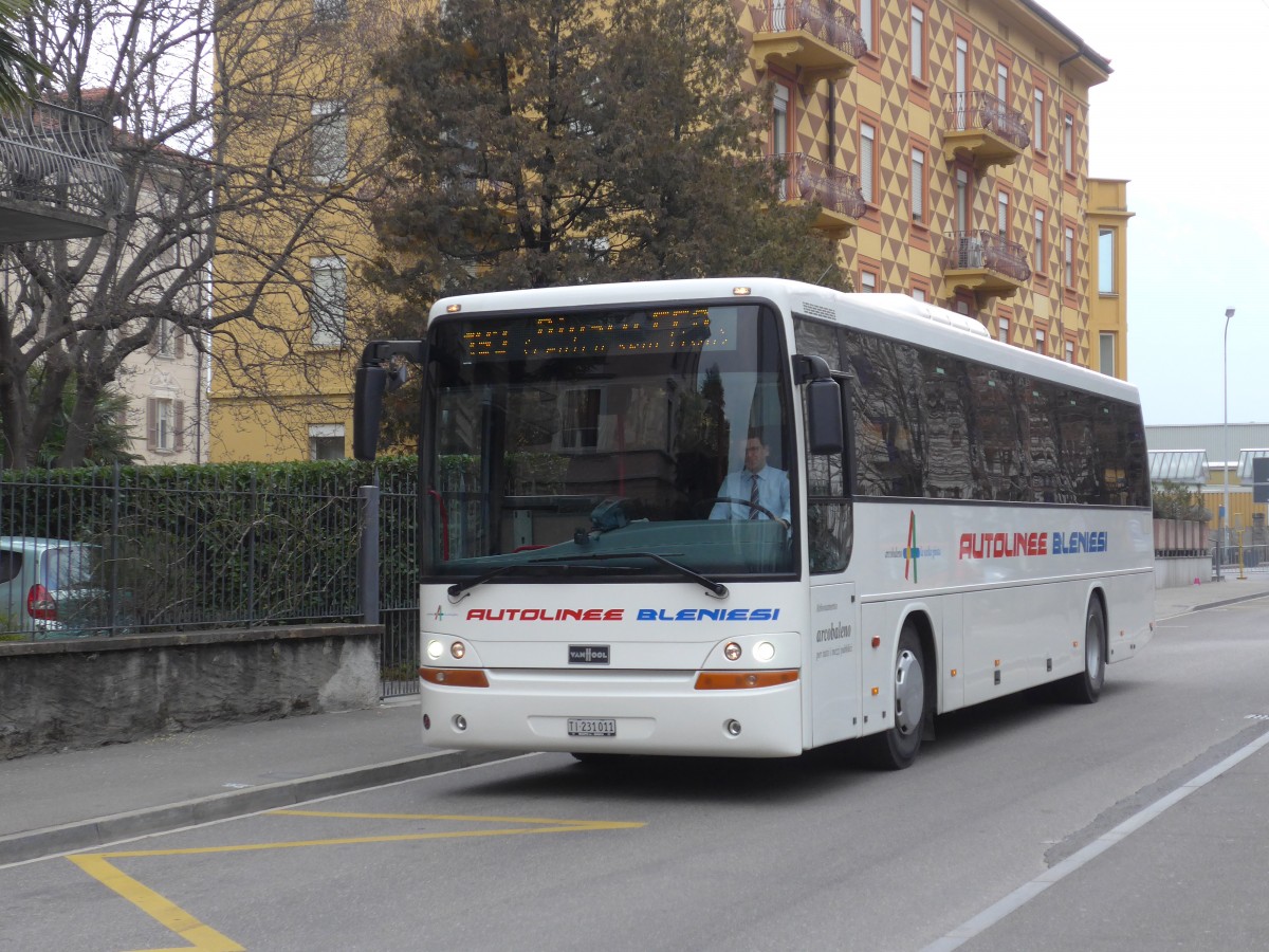 (168'670) - ABl Biasca - Nr. 11/TI 231'011 - Van Hool am 6. Februar 2016 in Bellinzona, Fermata provvisoria