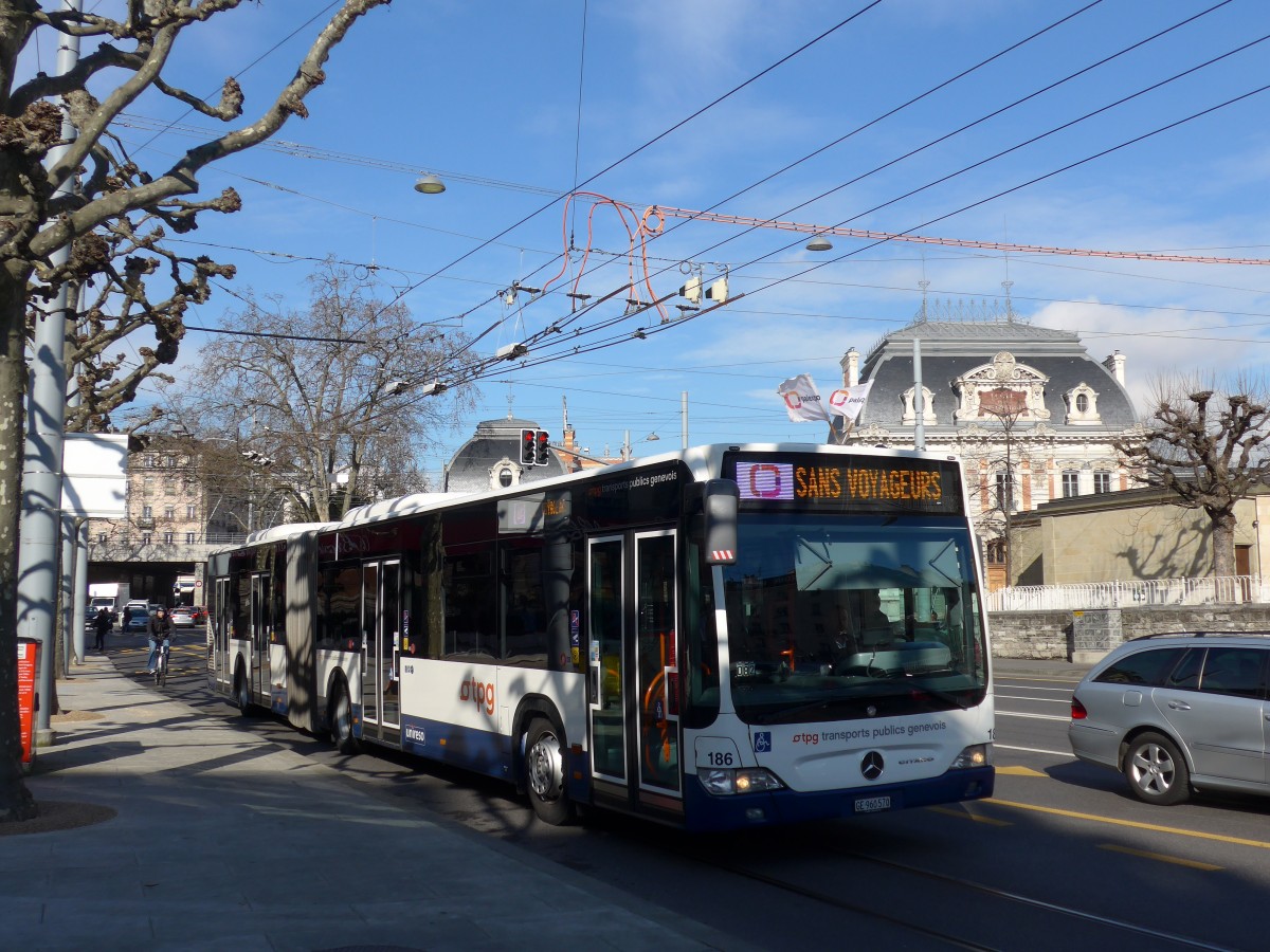 (169'082) - TPG Genve - Nr. 186/GE 960'570 - Mercedes am 7. Mrz 2016 in Genve, Place des Vingt-Deux-Cantons