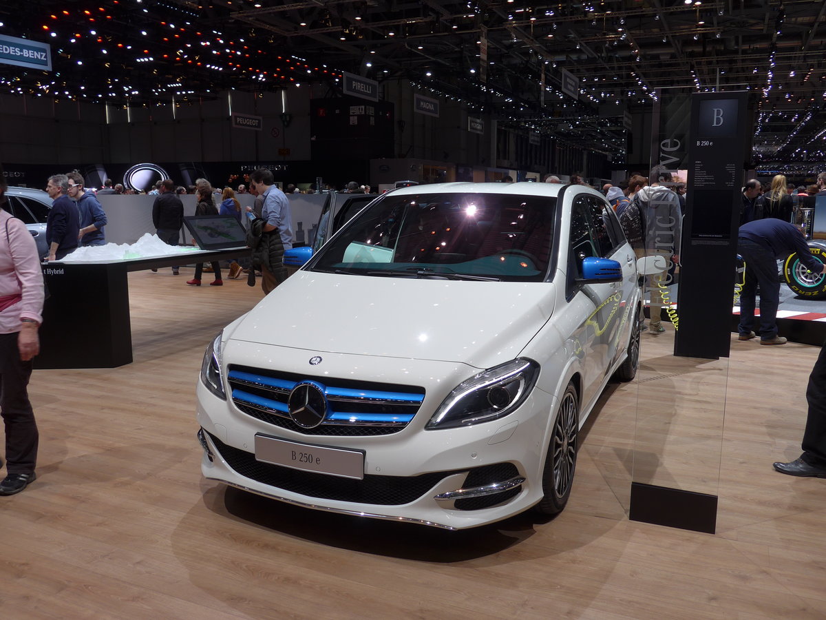 (169'170) - Mercedes B 250 e am 7. Mrz 2016 im Autosalon Genf
