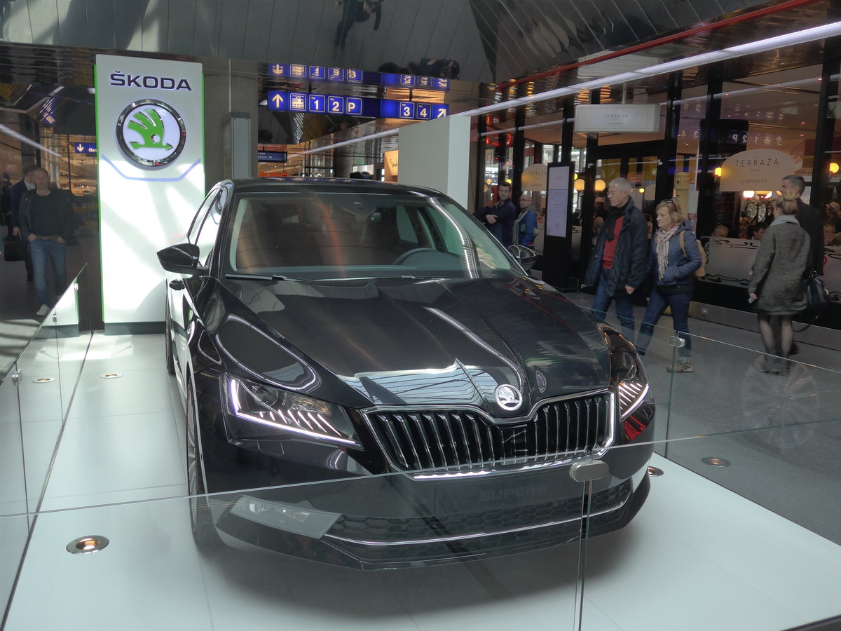 (169'204) - Skoda Superb am 7. Mrz 2016 in Genve, Aroport
