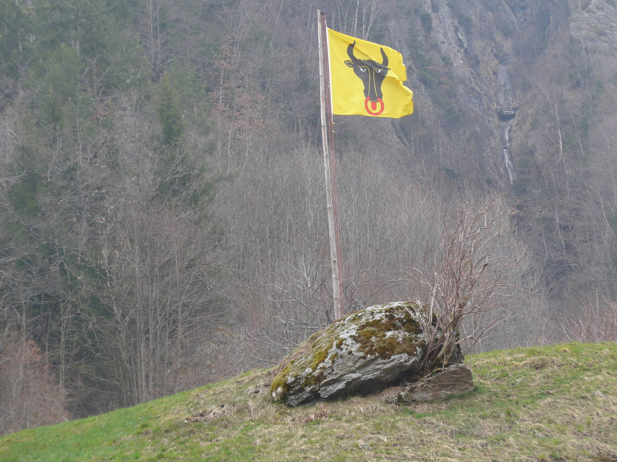 (169'441) - Urnerfahne am 25. Mrz 2016 in Bristen