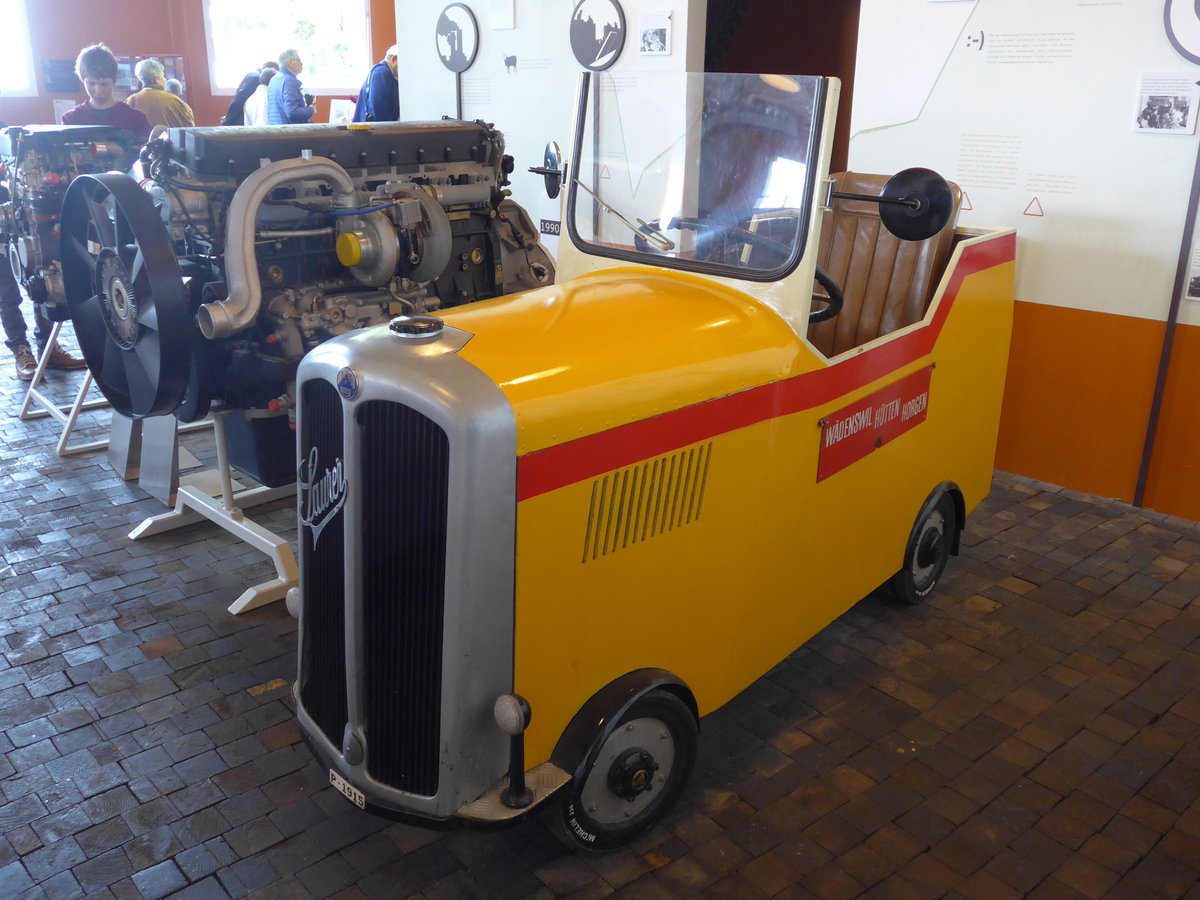 (169'678) - Im Saurer-Museum: Saurer-Postauto als Seifenkiste am 2. April 2016