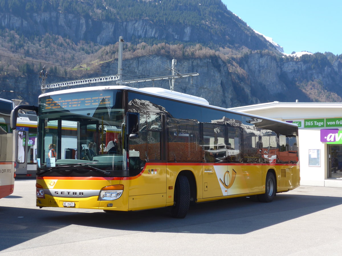 (169'817) - Flck, Brienz - Nr. 6/BE 26'631 - Setra am 11. April 2016 beim Bahnhof Brienz