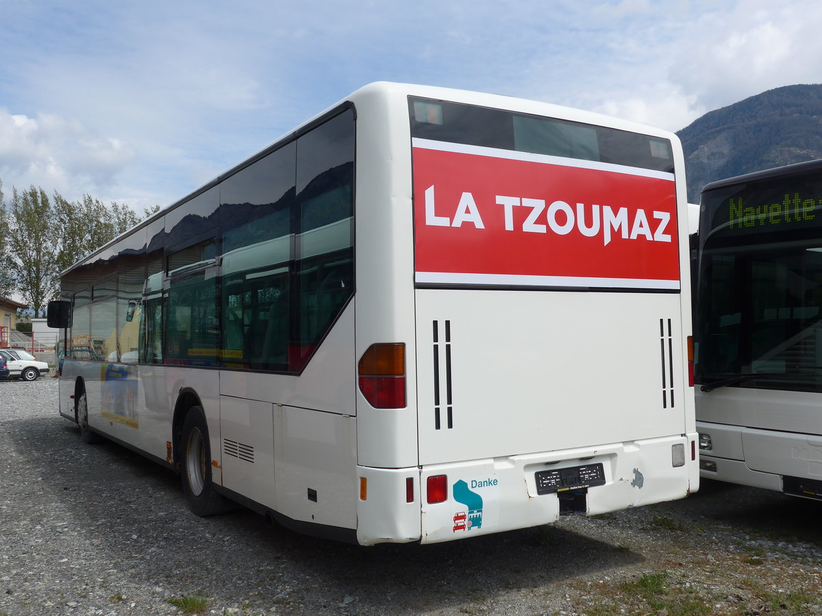 (170'212) - Buchard, Leytron - Mercedes (ex Ryffel, Uster Nr. 69; ex Welti-Furrer, Zrich Nr. 53; ex Frhlich, Zrich Nr. 608) am 24. April 2016 in Leytron, Garage