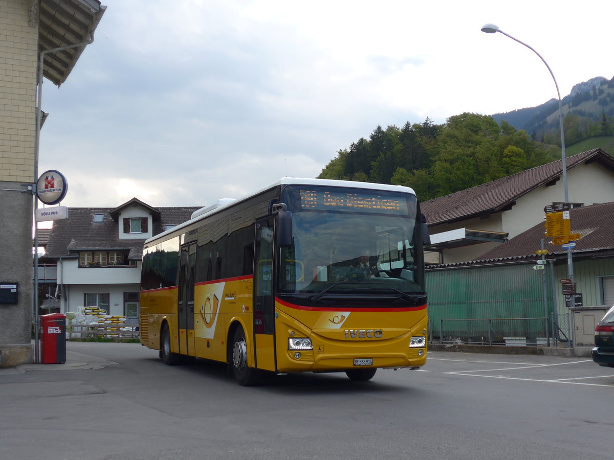 (170'388) - Spring, Schwenden - BE 368'914 - Iveco am 7. Mai 2016 beim Bahnhof Oey-Diemtigen