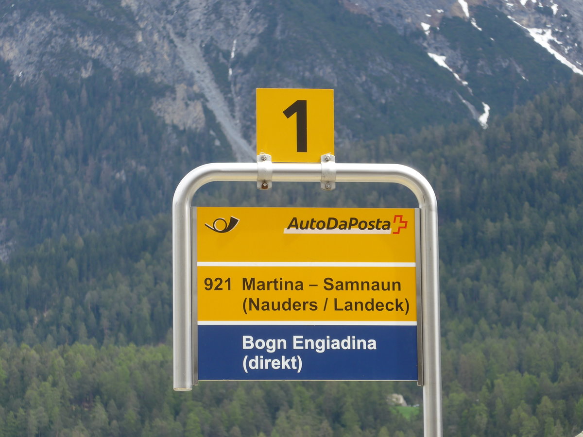 (170'921) - PostAuto-Haltestelle - Scuol-Tarasp, Bahnhof - am 16. Mai 2016