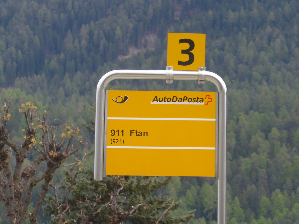 (170'923) - PostAuto-Haltestelle - Scuol-Tarasp, Bahnhof - am 16. Mai 2016
