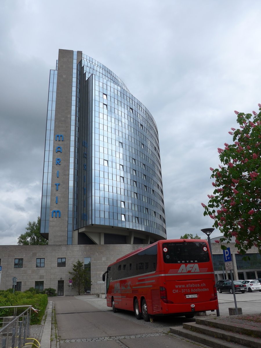 (171'011) - Aus der Schweiz: AFA Adelboden - Nr. 23/BE 26'709 - Setra (ex Blaguss, A-Wien Nr. 5402) am 19. Mai 2016 in Ulm, Hotel Maritim