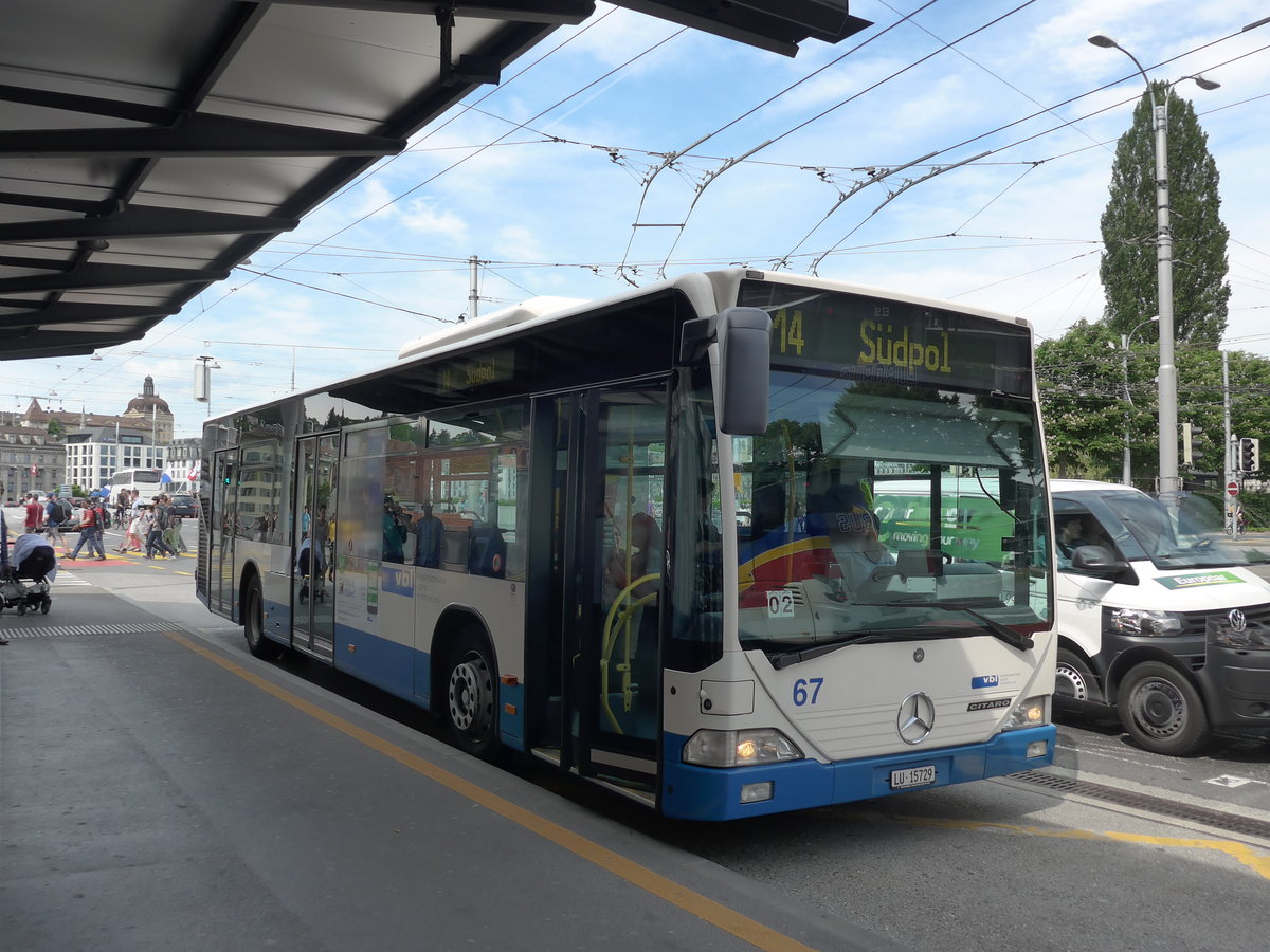 (171'372) - VBL Luzern - Nr. 67/LU 15'729 - Mercedes am 22. Mai 2016 beim Bahnhof Luzern