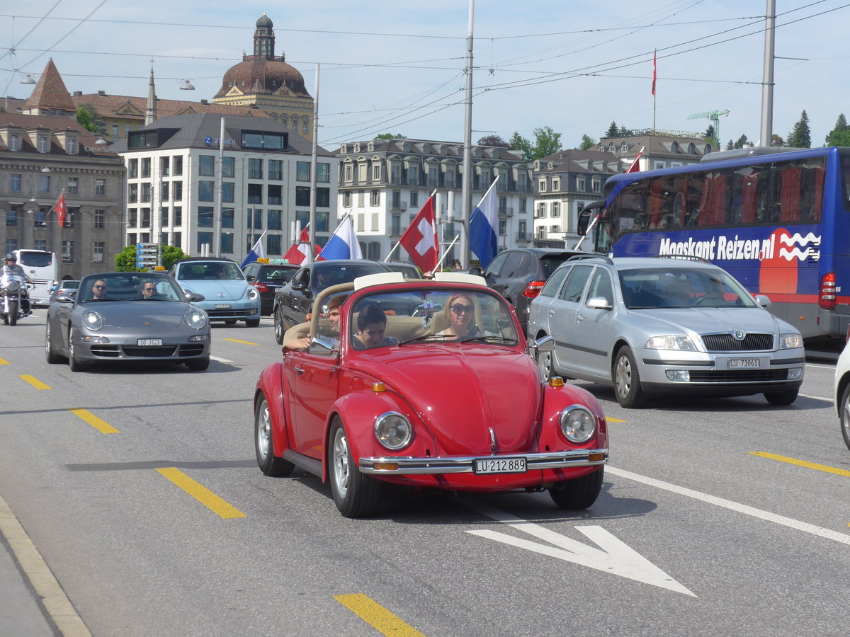 (171'388) - VW-Kfer - LU 212'889 - am 22. Mai 2016 in Luzern, Bahnhofbrcke
