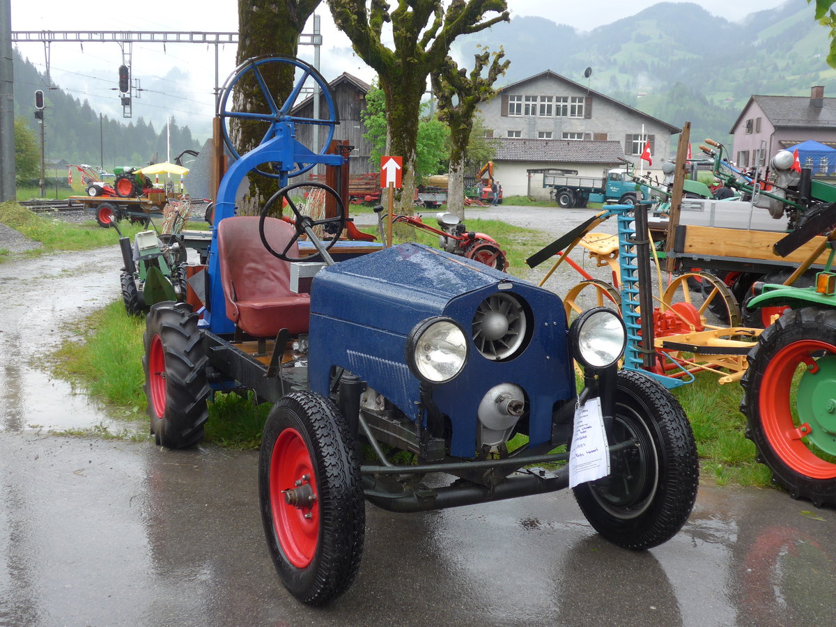 (171'464) - Lancia am 28. Mai 2016 beim Bahnhof Boltigen