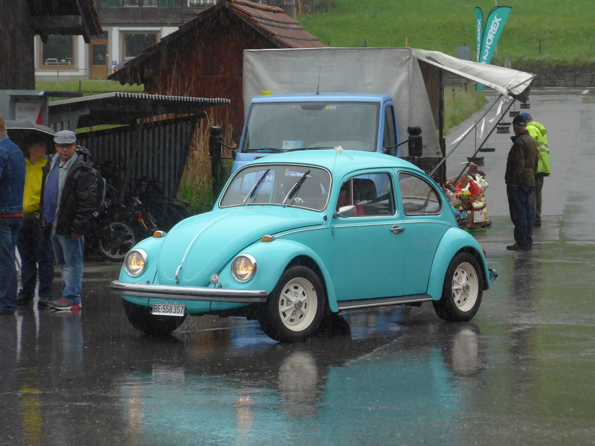 (171'485) - VW-Kfer - BE 558'357 - am 28. Mai 2016 beim Bahnhof Boltigen