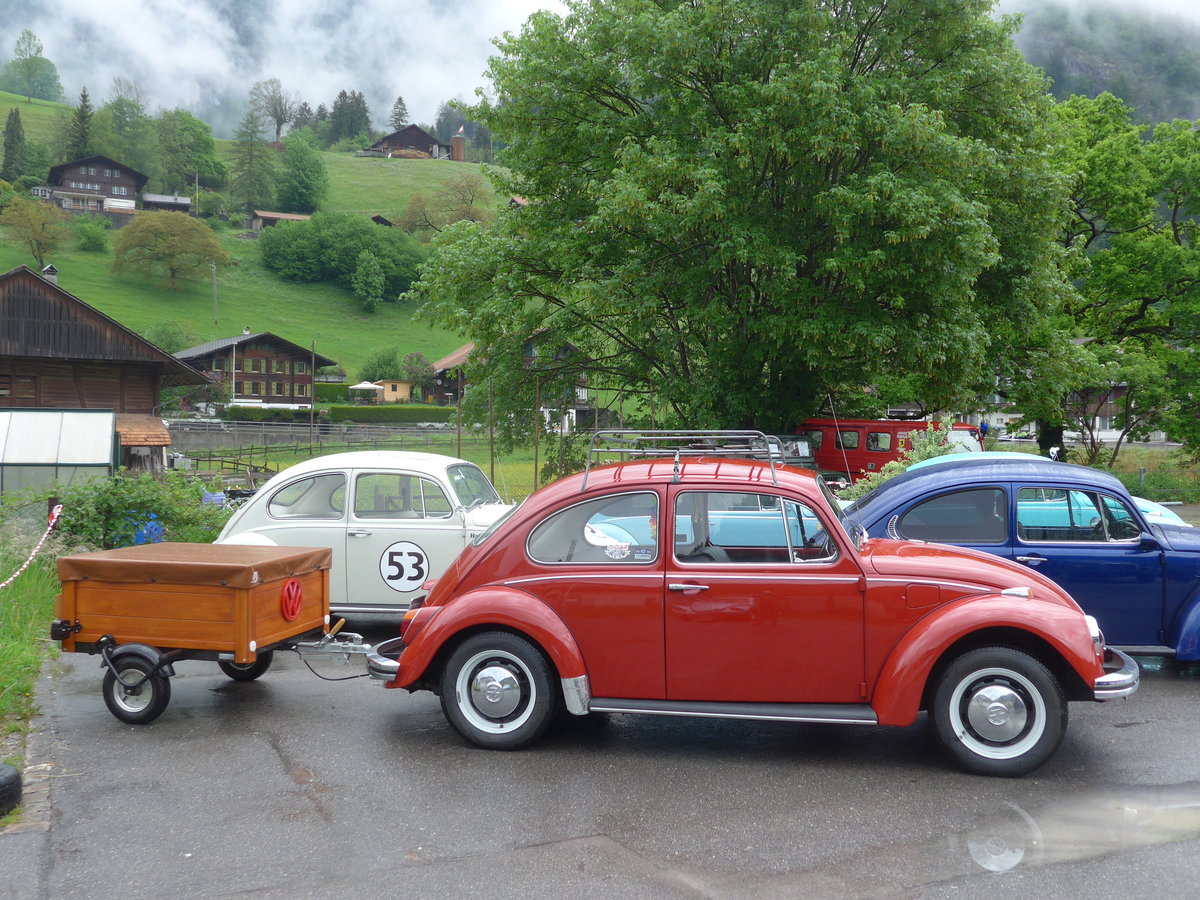 (171'499) - VW-Kfer - BE 390'959 - am 28. Mai 2016 beim Bahnhof Boltigen