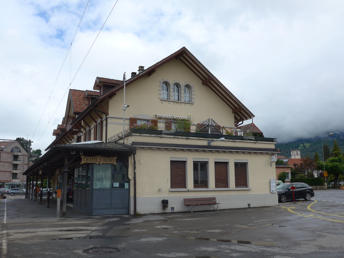 (171'814) - Der Bahnhof Chtel-St-Denis am 13. Juni 2016