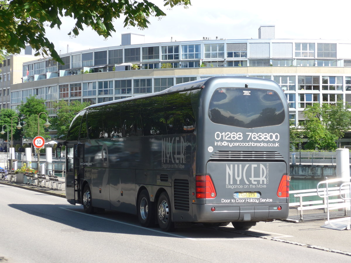 (171'870) - Aus England: Nycer, Wickford - K50 DYS - Neoplan am 15. Juni 2016 bei der Schifflndte Thun