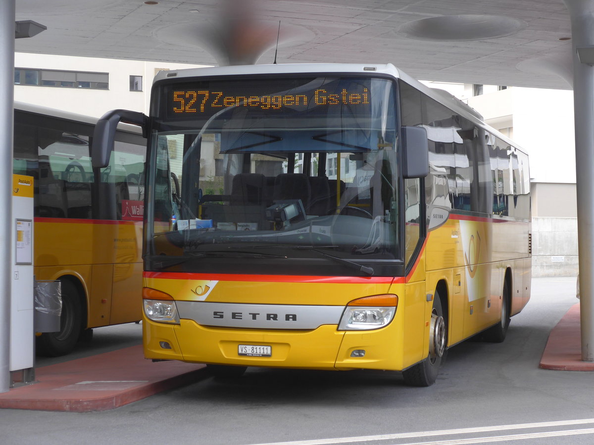 (171'950) - Autotour, Visp - VS 81'111 - Setra am 25. Juni 2016 beim Bahnhof Visp