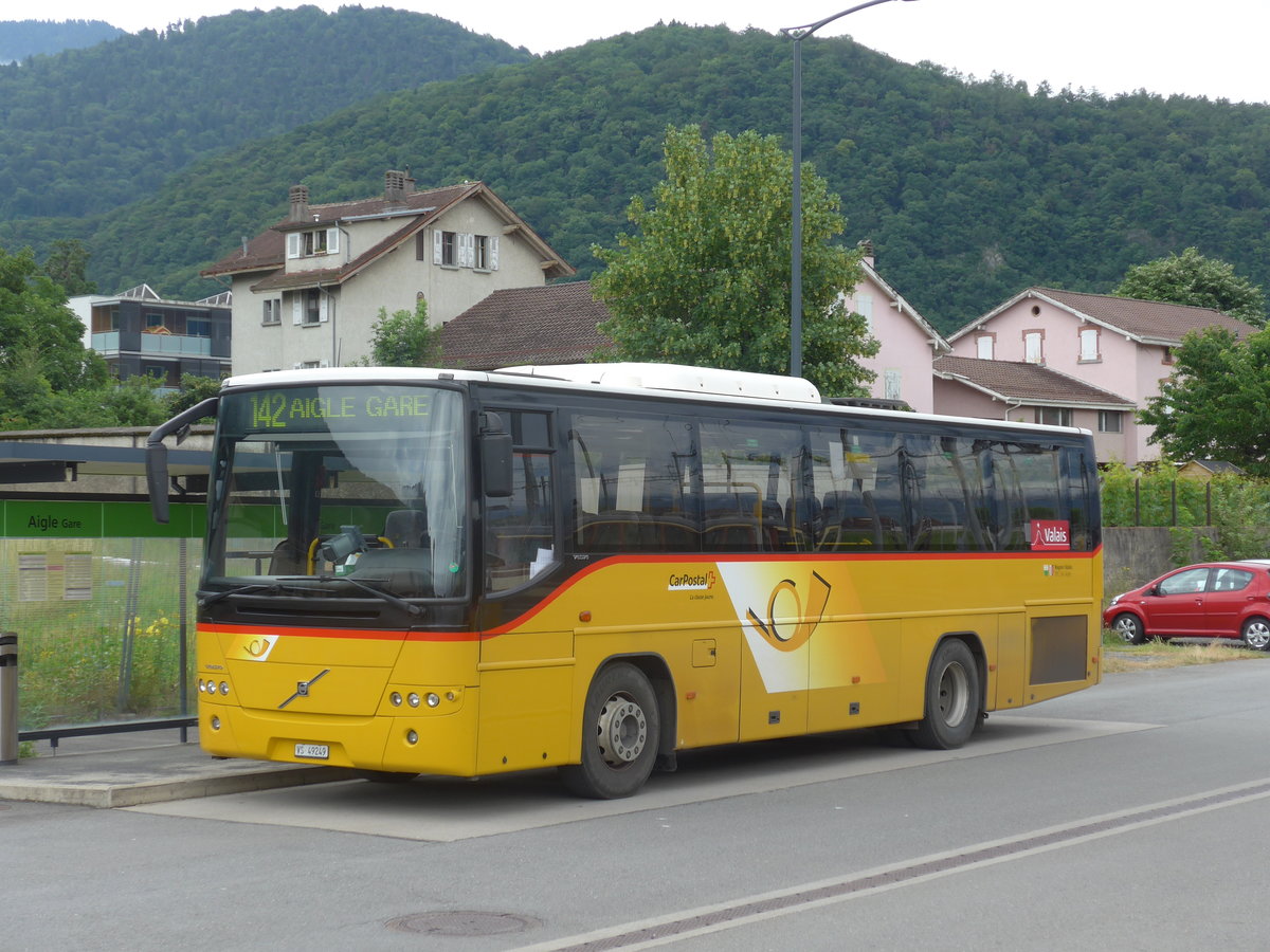 (172'111) - TPC Aigle - VS 49'249 - Volvo am 25. Juni 2016 beim Bahnhof Aigle