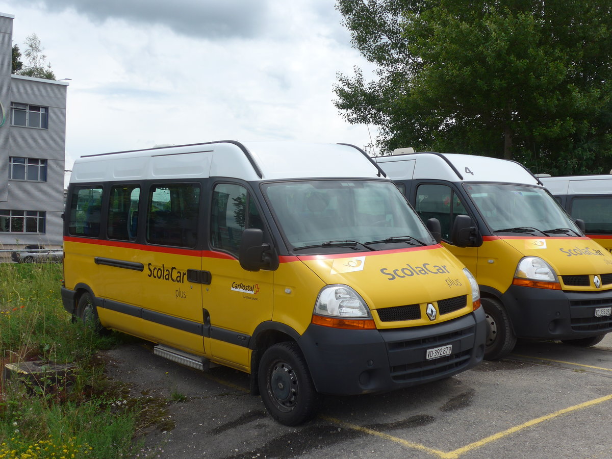 (172'158) - CarPostal Ouest - VD 392'879 - Renault am 25. Juni 2016 in Yverdon, Garage