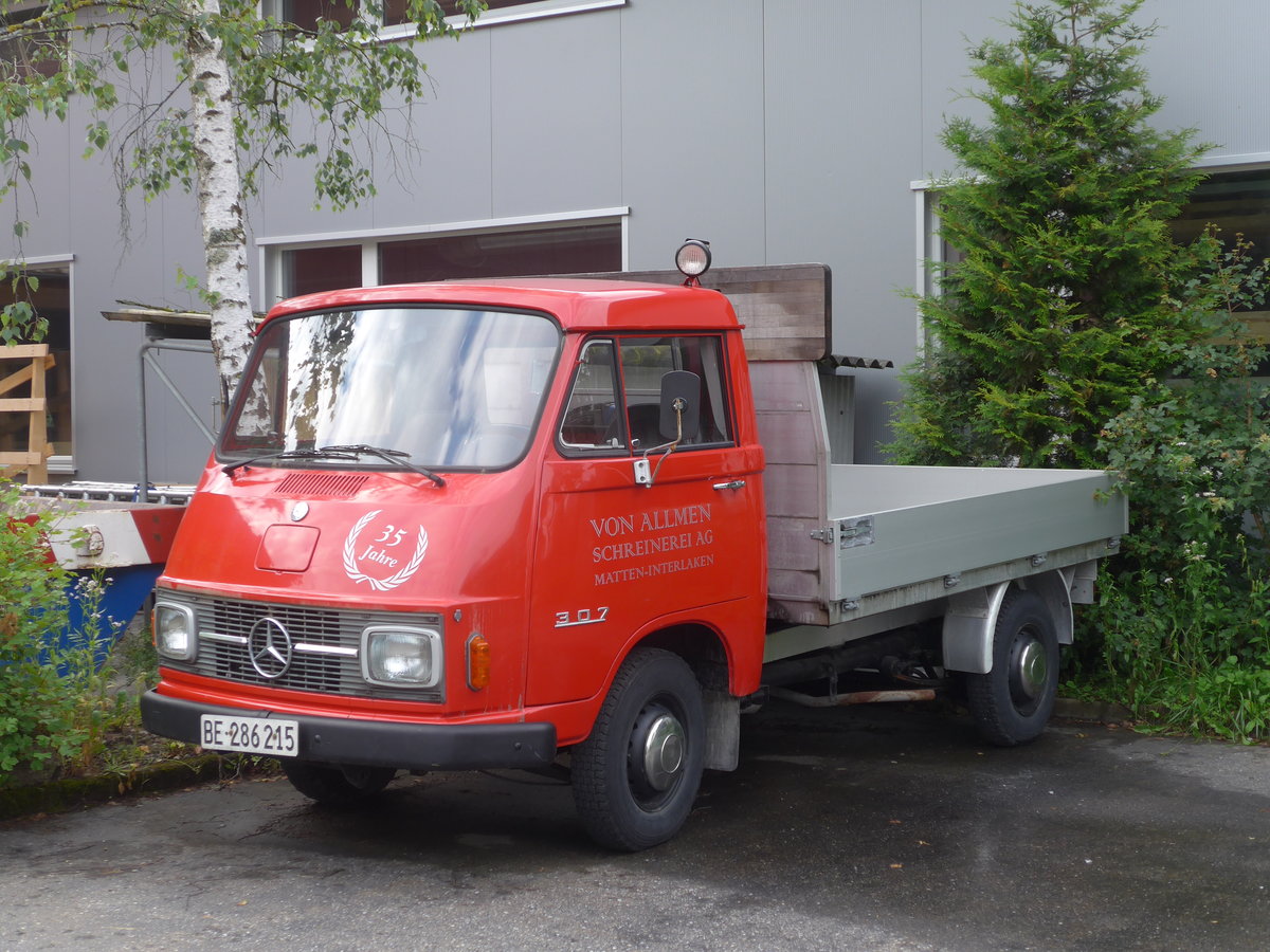 (172'213) - von Allmen, Matten - BE 286'215 - Mercedes am 26. Juni 2016 in Interlaken, Geissgasse