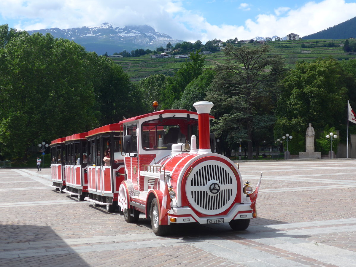 (172'548) - Touristen-Zgli - VS 71'163 - am 26. Juni 2016 in Sion, Place de la Planta