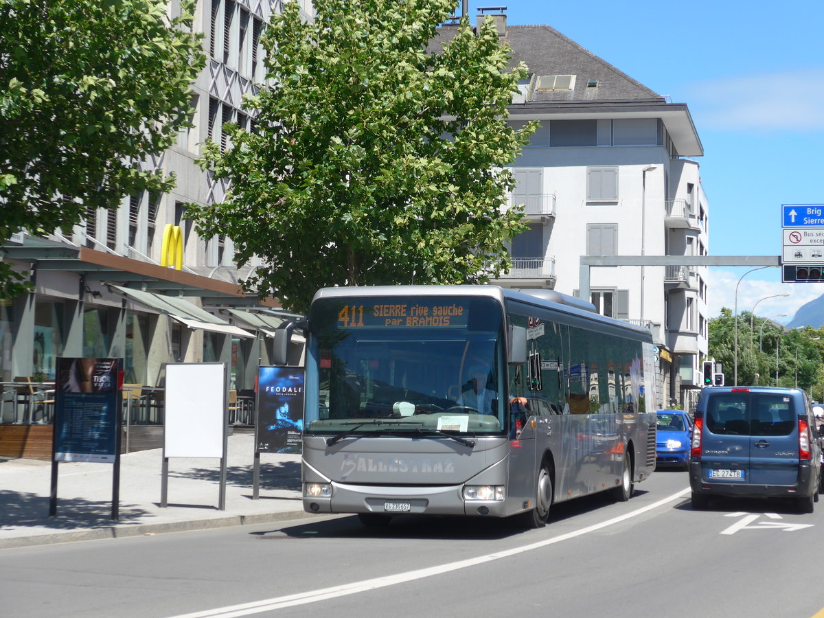 (172'714) - Ballestraz, Grne - VS 230'657 - Irisbus am 3. Juli 2016 beim Bahnhof Sion