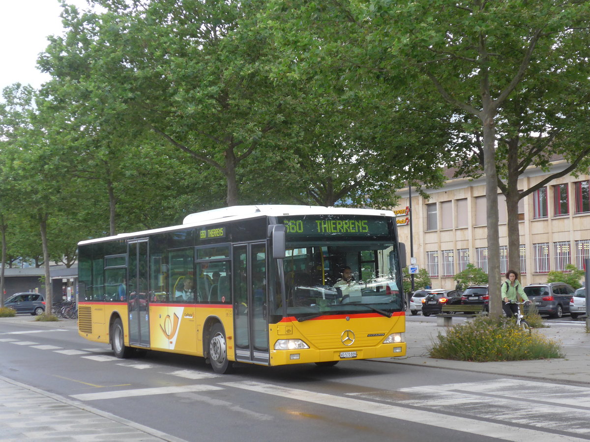 (172'883) - CarPostal Ouest - VD 570'809 - Mercedes (ex SAPJV, L'Isle Nr. 13) am 13. Juli 2016 beim Bahnhof Yverdon