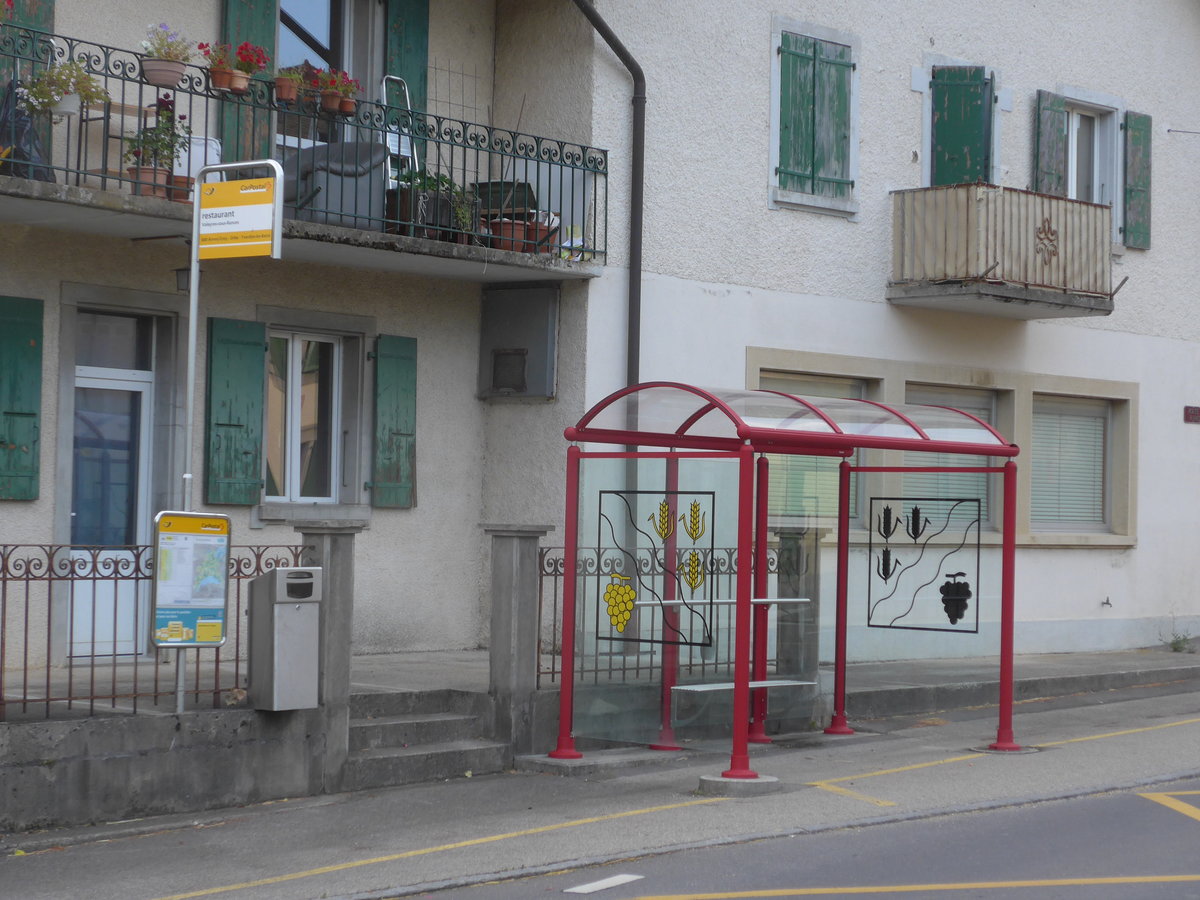 (173'217) - PostAuto-Haltestelle am 21. Juli 2016 in Valeyres-sous-Rances, restaurant