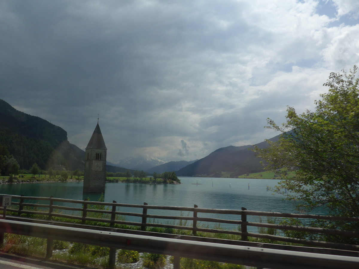 (173'336) - Die versunkene Kirche im Reschensee am 24. Juli in Graun