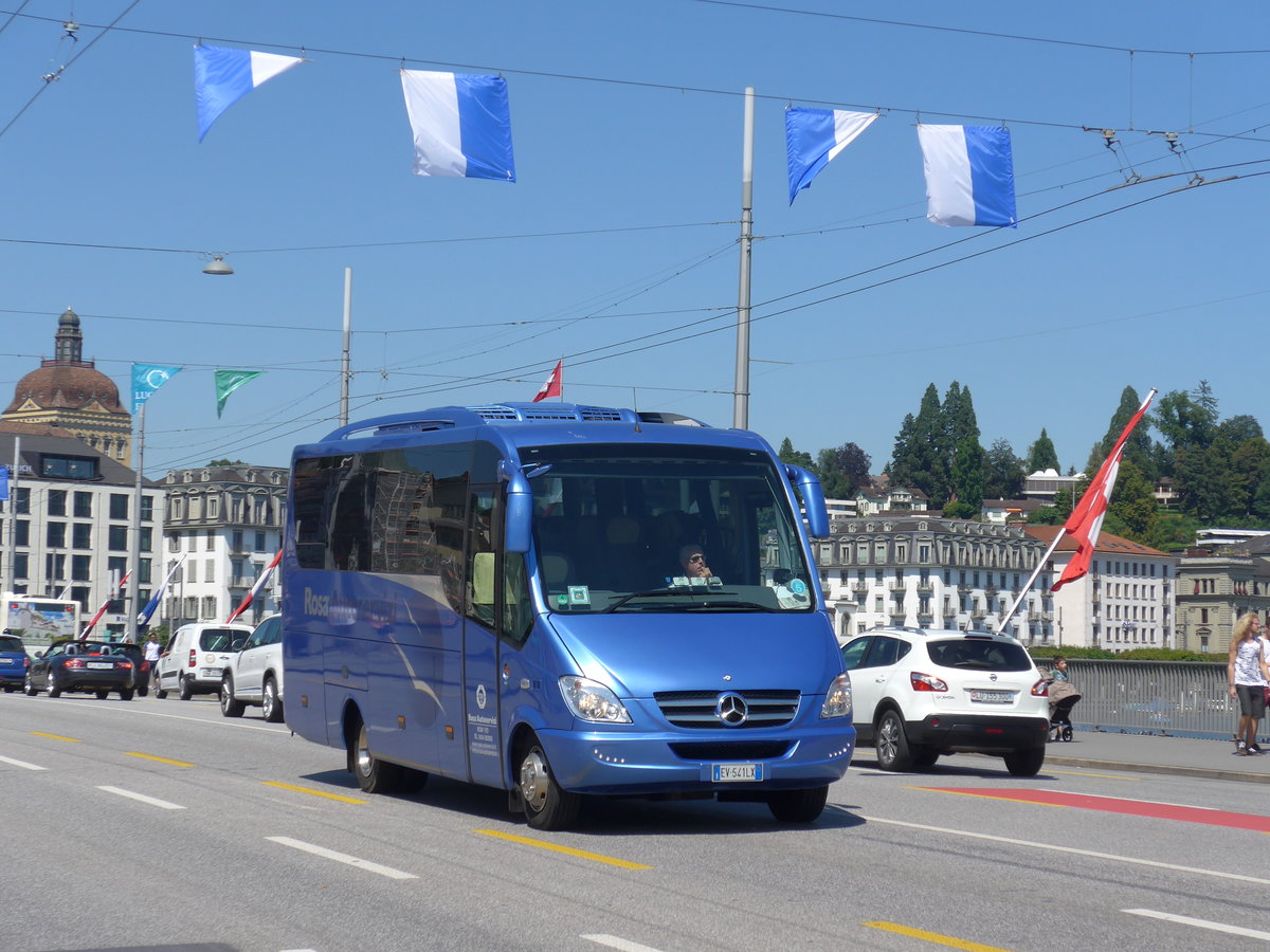 (173'851) - Aus Italien: Ros Autoservizi, Ros - EV-541 LX - Mercedes am 8. August 2016 in Luzern, Bahnhofbrcke