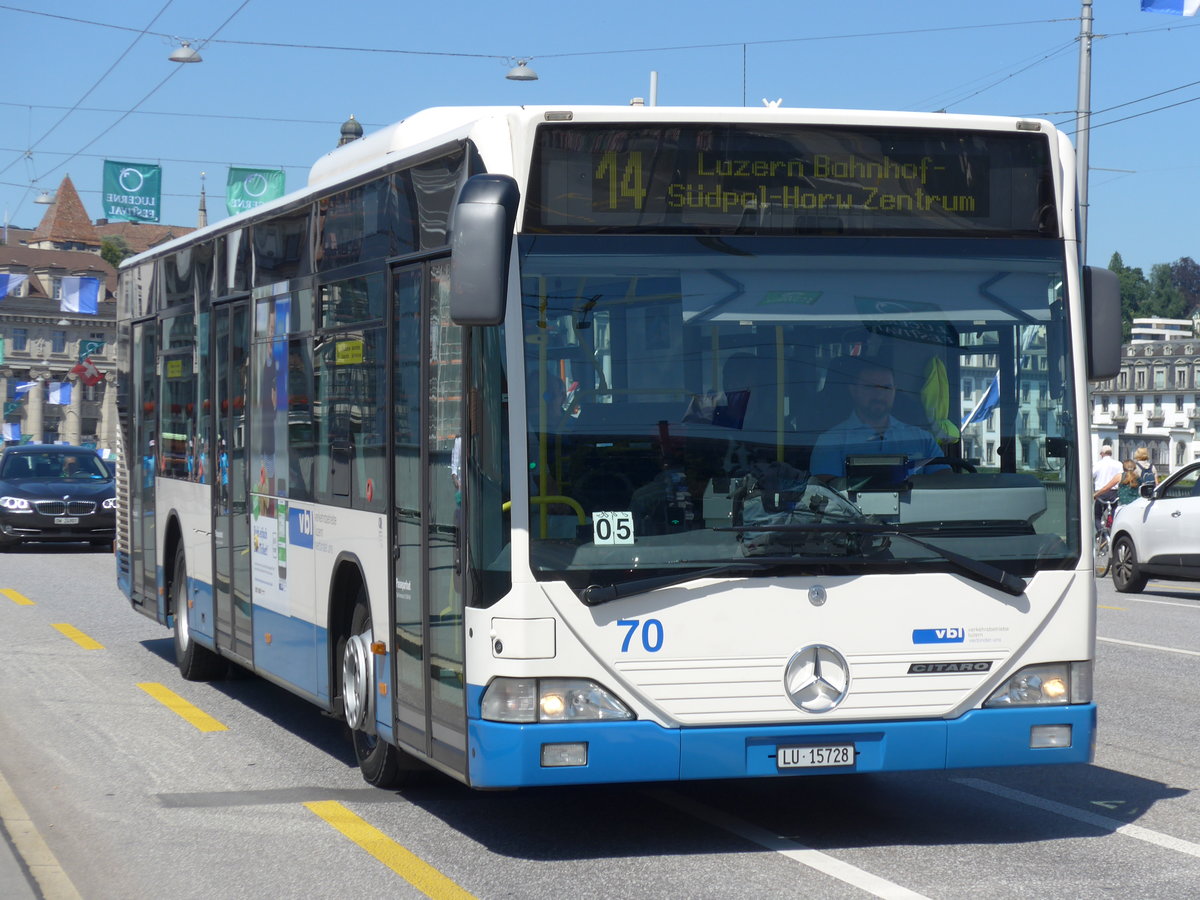 (173'857) - VBL Luzern - Nr. 70/LU 15'728 - Mercedes am 8. August 2016 in Luzern, Bahnhofbrcke