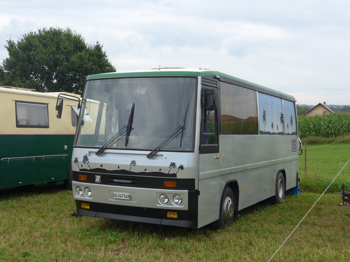 (173'972) - Aus der Schweiz: Schneider, Ermenswil - SG 247'549 - Menarini-Iveco (ex Nr. 5) am 20. August 2016 in Bsingen, Bahnhof