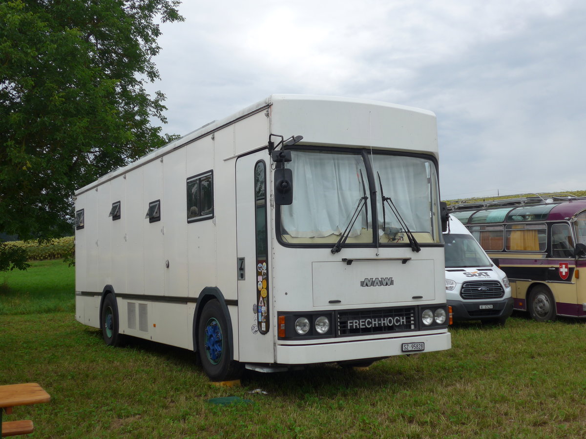 (174'005) - NAW/FHS - SZ 95'828 - am 20. August 2016 in Bsingen, Bahnhof