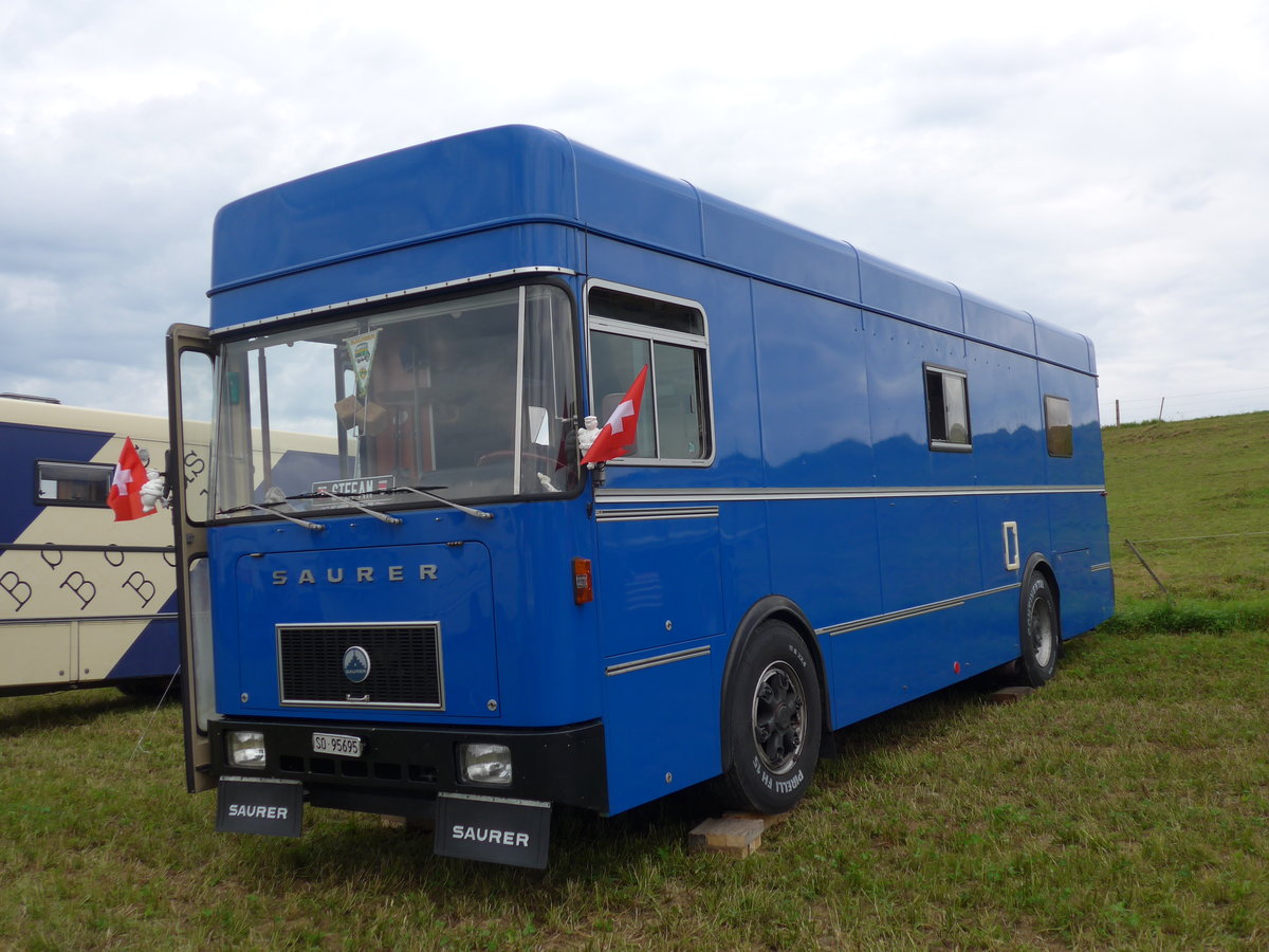 (174'029) - Saurer - SO 95'695 - am 20. August 2016 in Bsingen, Bahnhof
