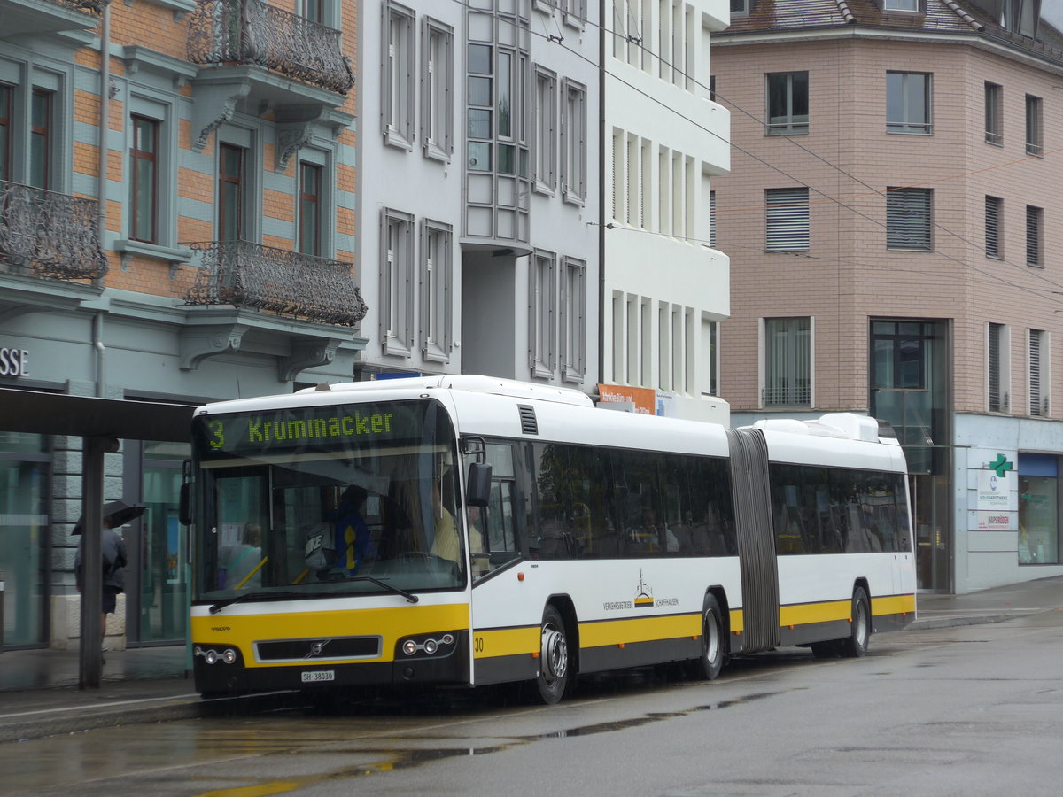 (174'103) - VBSH Schaffhausen - Nr. 30/SH 38'030 - Volvo am 20. August 2016 beim Bahnhof Schaffhausen