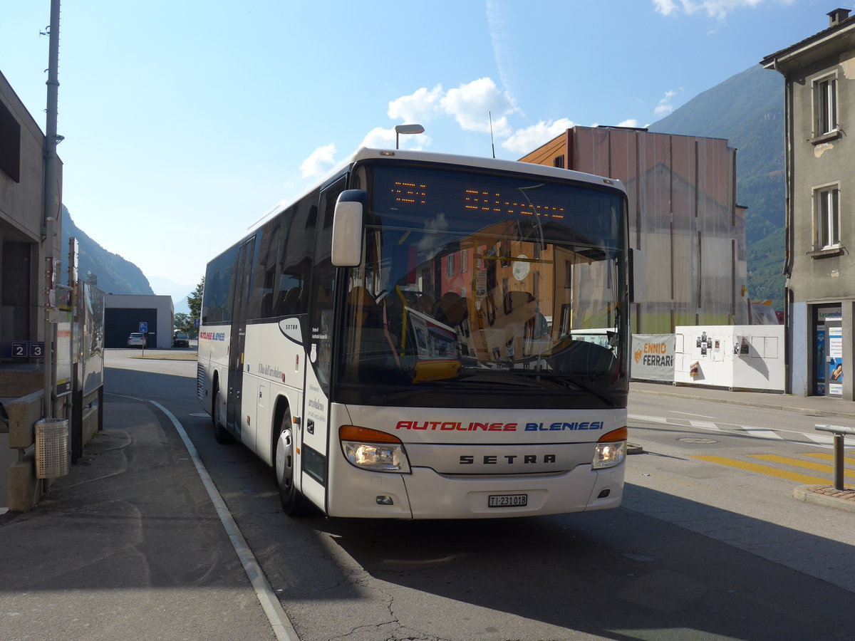 (174'671) - ABl Biasca - Nr. 18/TI 231'018 - Setra am 10. September 2016 beim Bahnhof Biasca