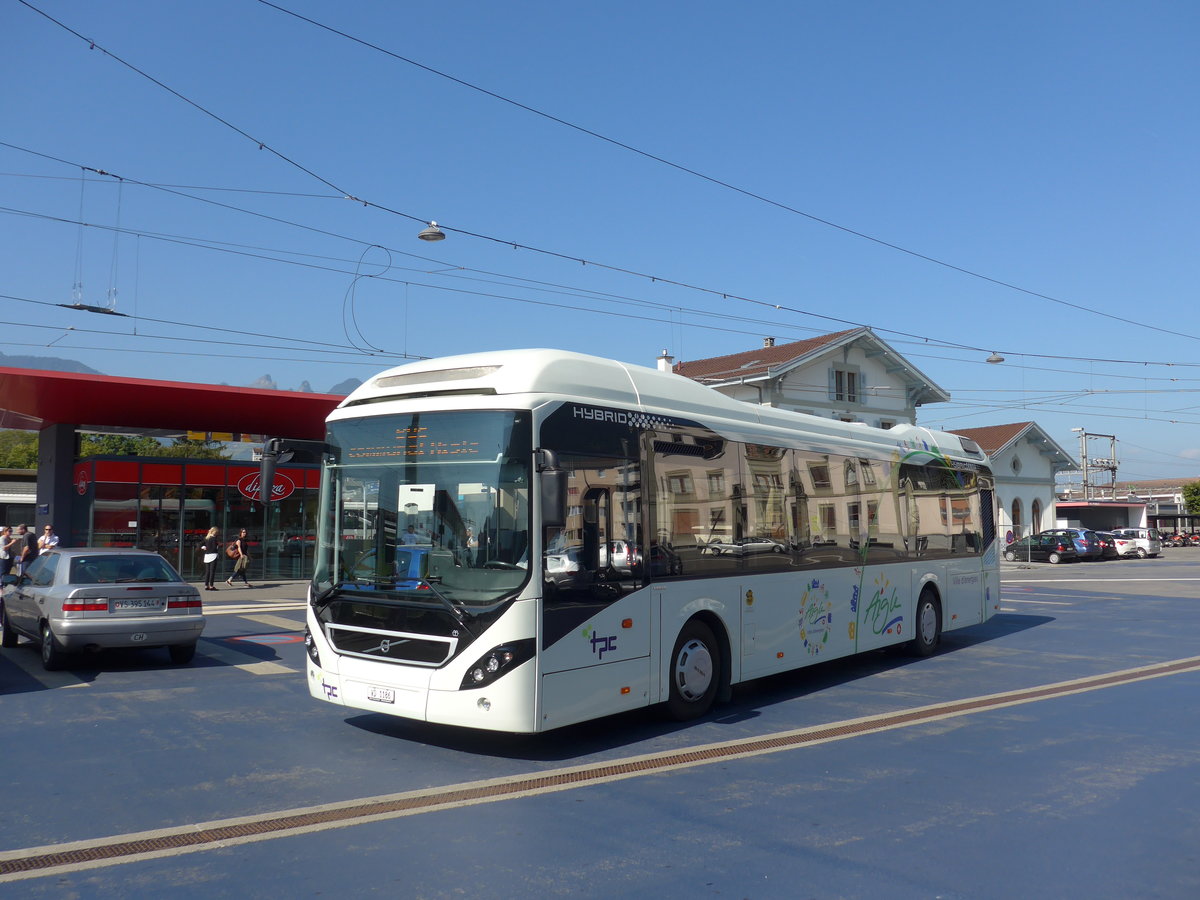 (175'096) - TPC Aigle - VD 1186 - Volvo (ex Volvo, S-Gteborg) am 24. September 2016 beim Bahnhof Aigle