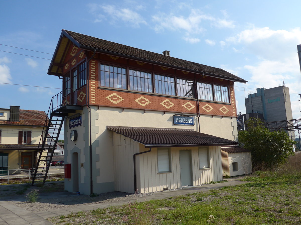 (175'235) - Altes Stellwerk am 26. September 2016 in Kerzers